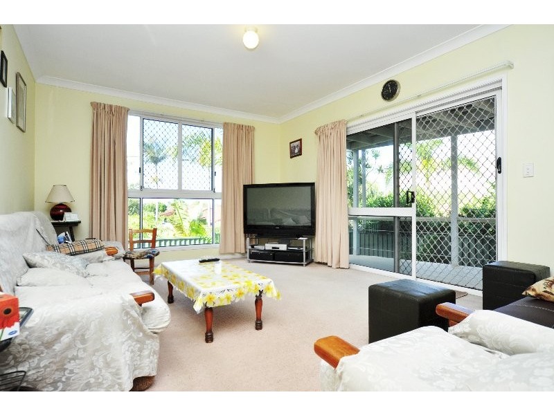 2/3 Webb Street, Labrador QLD 4215