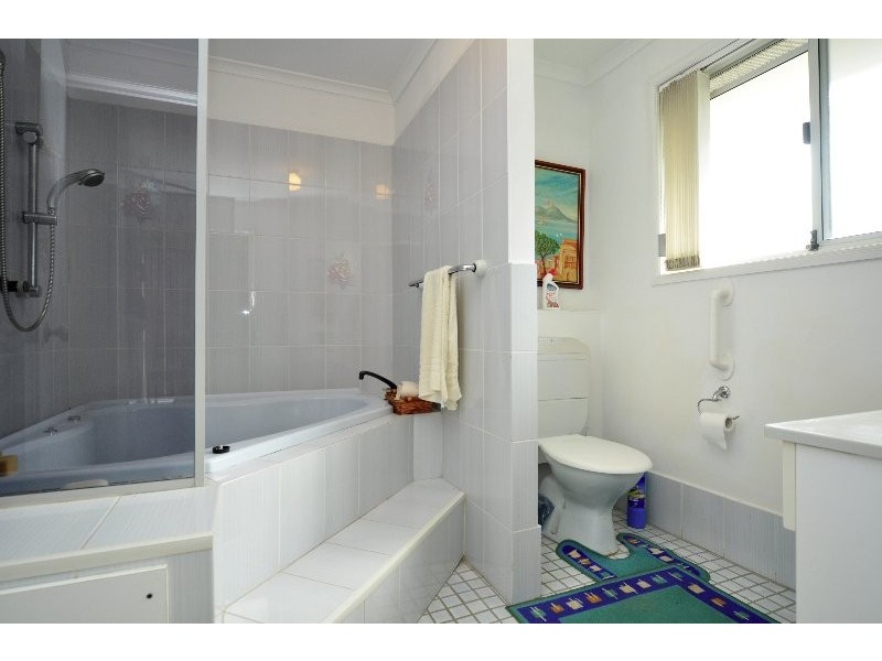 2/3 Webb Street, Labrador QLD 4215