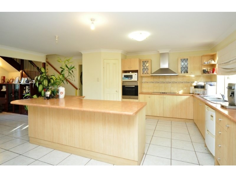 1 Kettlewell Chase, Arundel QLD 4214