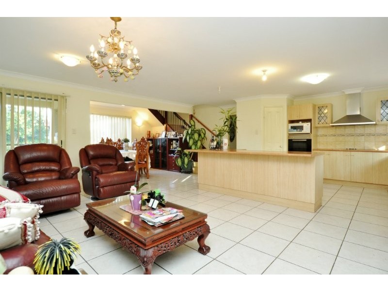 1 Kettlewell Chase, Arundel QLD 4214