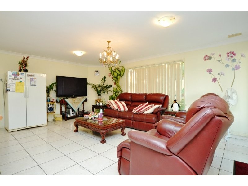 1 Kettlewell Chase, Arundel QLD 4214
