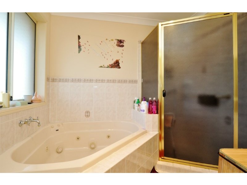 1 Kettlewell Chase, Arundel QLD 4214