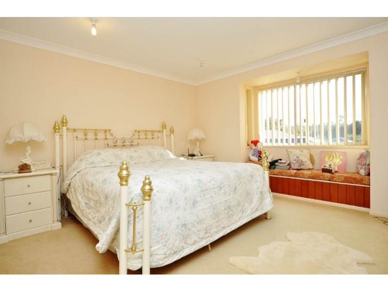 1 Kettlewell Chase, Arundel QLD 4214