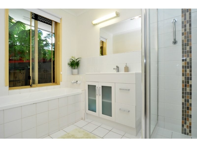 2/18 Stephanie Court, Labrador QLD 4215