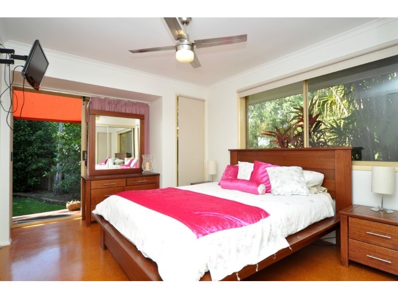 2/18 Stephanie Court, Labrador QLD 4215