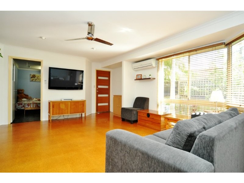 2/18 Stephanie Court, Labrador QLD 4215