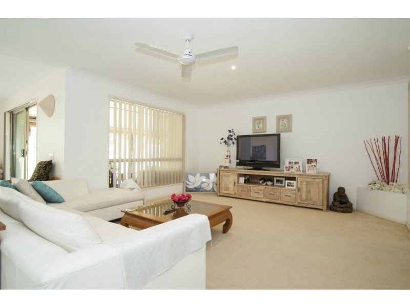 5 Equador Court, Pacific Pines QLD 4211