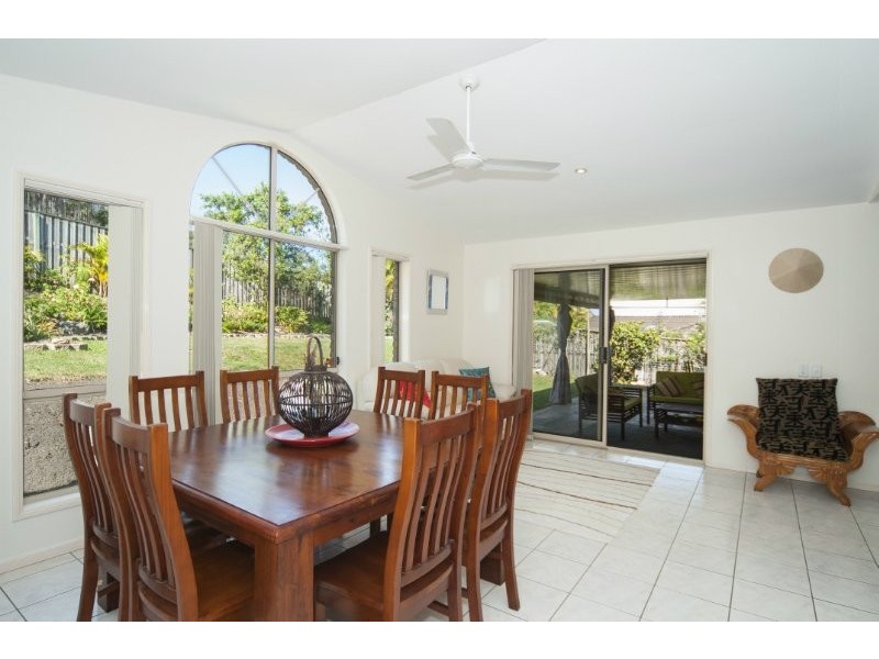 5 Equador Court, Pacific Pines QLD 4211