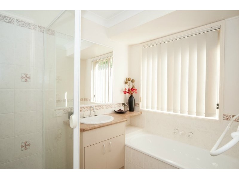 5 Equador Court, Pacific Pines QLD 4211