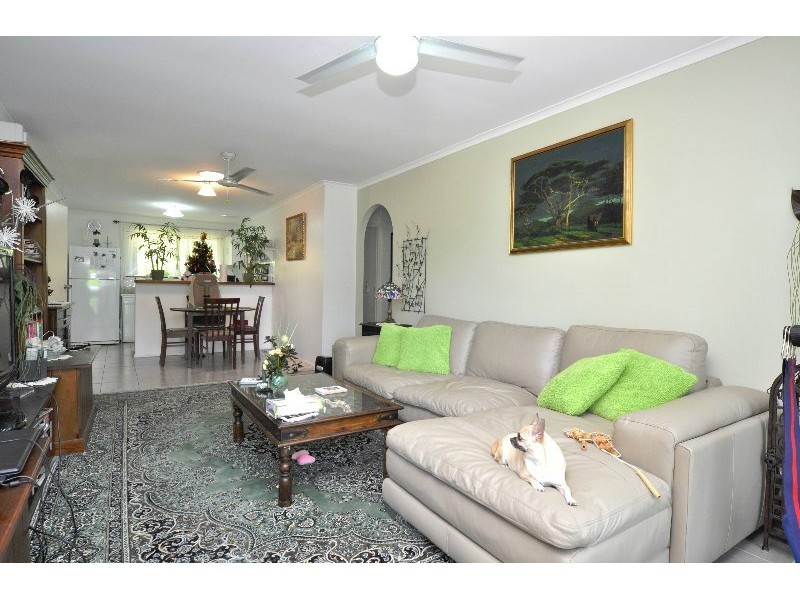 8/11 Hoya Court, Labrador QLD 4215