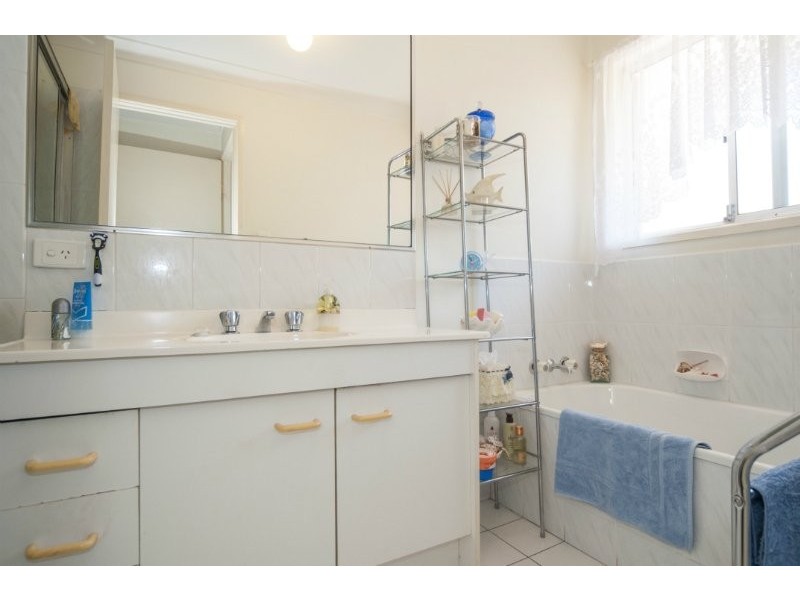 1/143 Central Street, Labrador QLD 4215