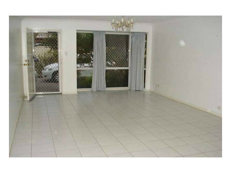 2/13 Coventry Court, Labrador QLD 4215