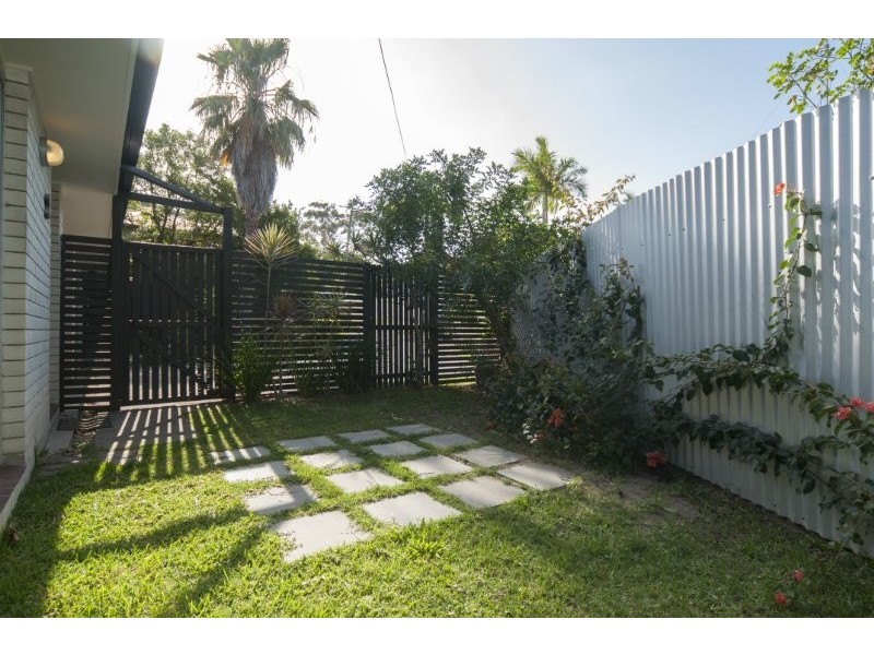 2/4 Ellen Street, Southport QLD 4215