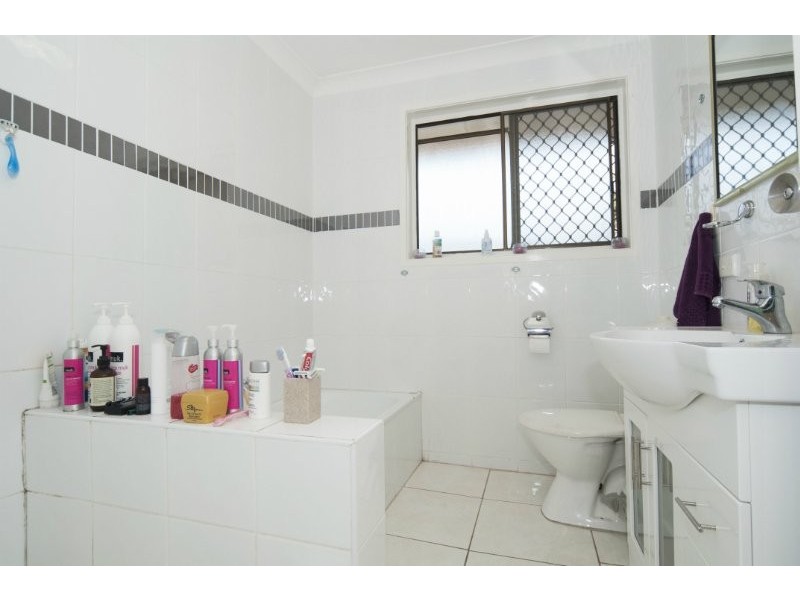 2/7 Jessica Court, Arundel QLD 4214