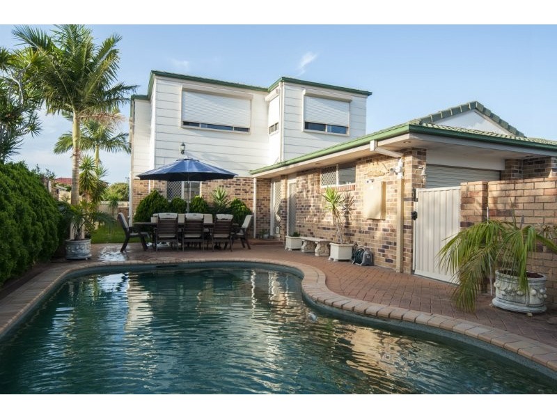 1/3 Jenaya Place, Labrador QLD 4215