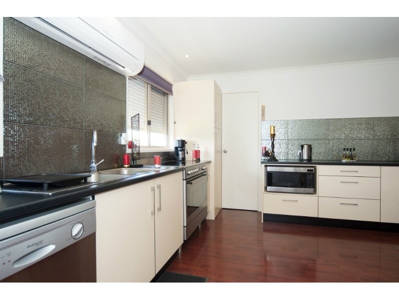 1/3 Jenaya Place, Labrador QLD 4215