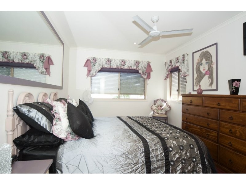 1/3 Jenaya Place, Labrador QLD 4215