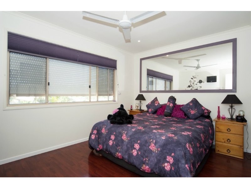 1/3 Jenaya Place, Labrador QLD 4215