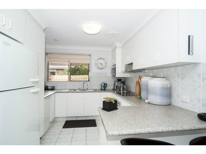 1/3 Jenaya Place, Labrador QLD 4215