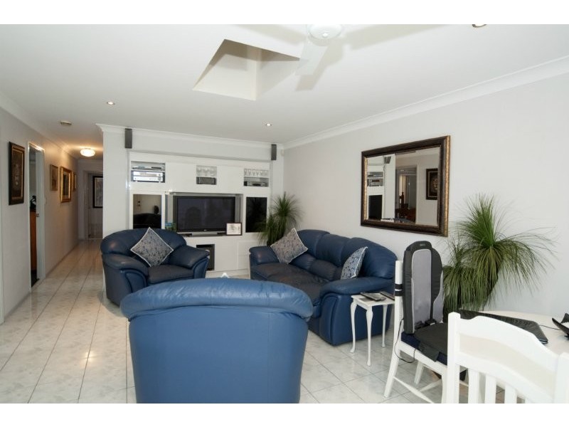 1/3 Jenaya Place, Labrador QLD 4215