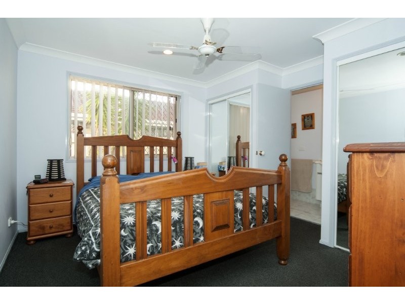 1/3 Jenaya Place, Labrador QLD 4215