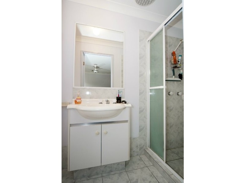 1/3 Jenaya Place, Labrador QLD 4215