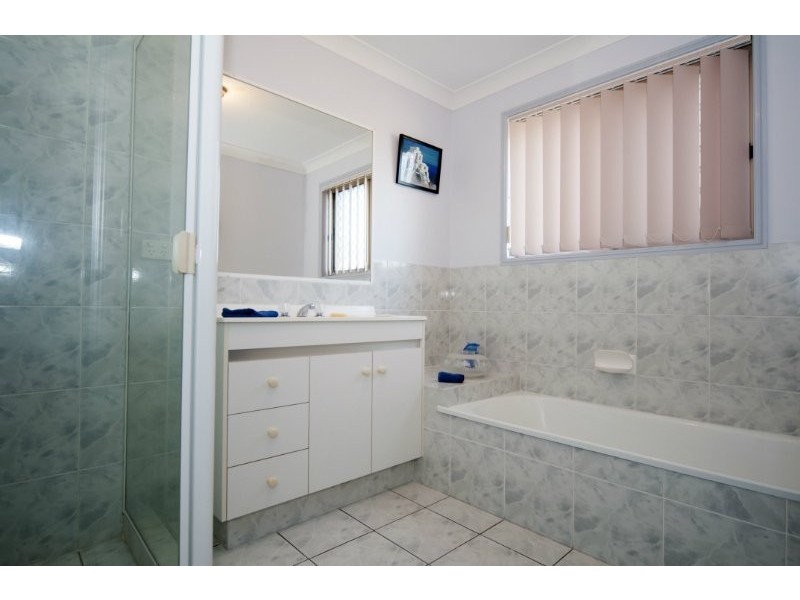 1/3 Jenaya Place, Labrador QLD 4215