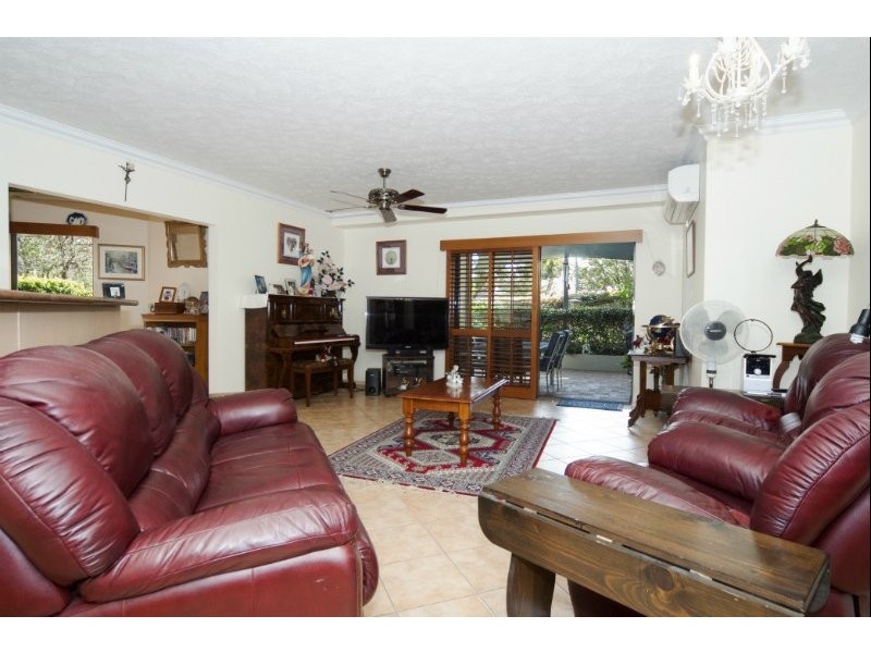 1/25 Chester Terrace, Southport QLD 4215