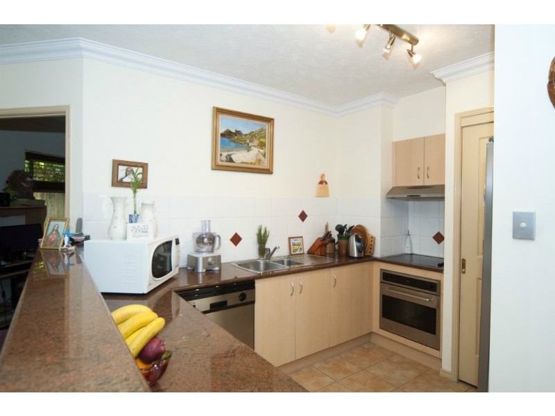 1/25 Chester Terrace, Southport QLD 4215