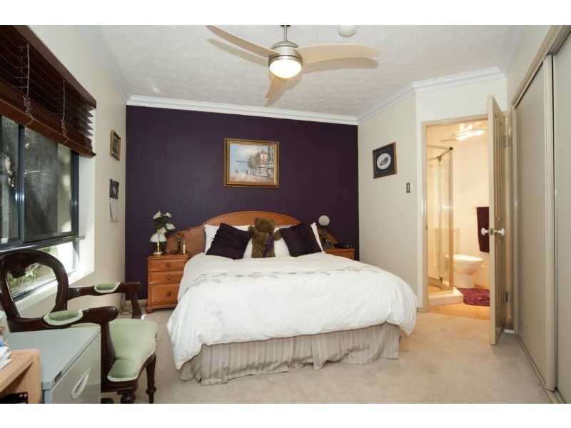 1/25 Chester Terrace, Southport QLD 4215