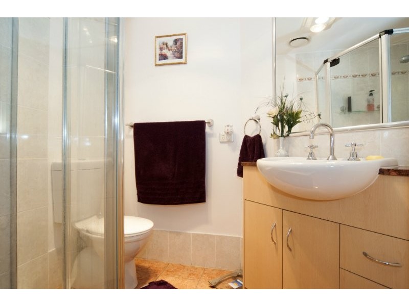 1/25 Chester Terrace, Southport QLD 4215