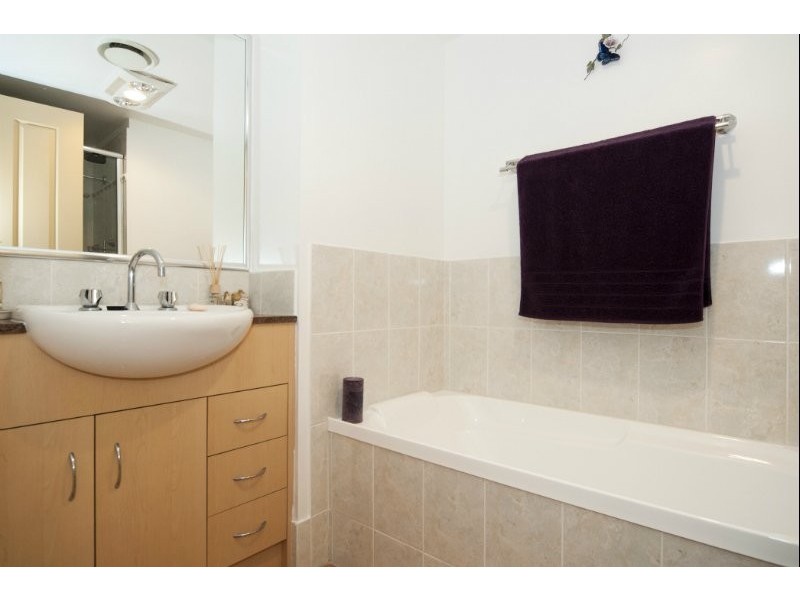 1/25 Chester Terrace, Southport QLD 4215