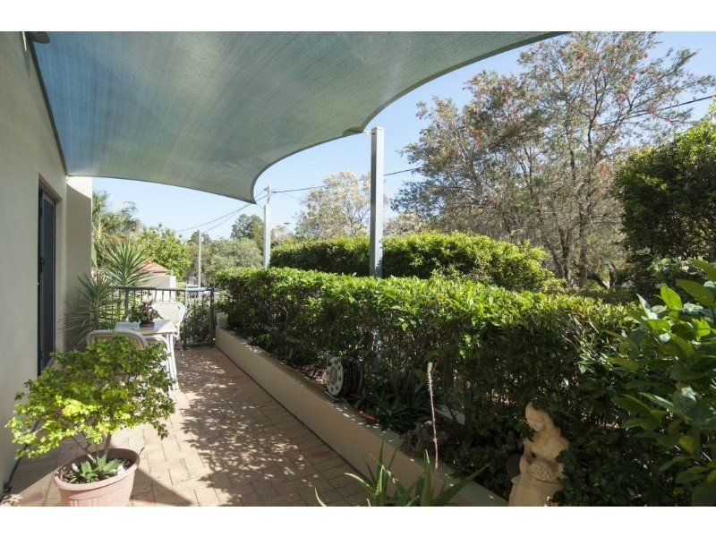 1/25 Chester Terrace, Southport QLD 4215