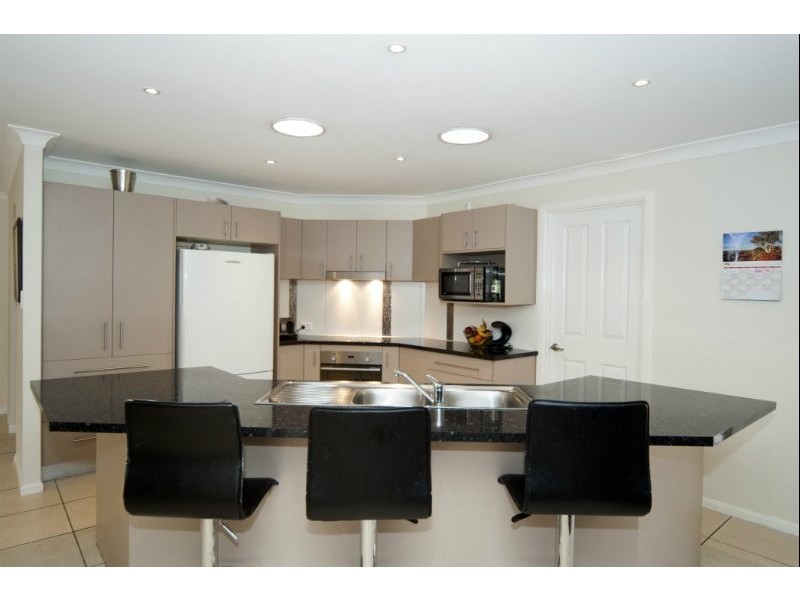 2 Putter Place, Arundel QLD 4214