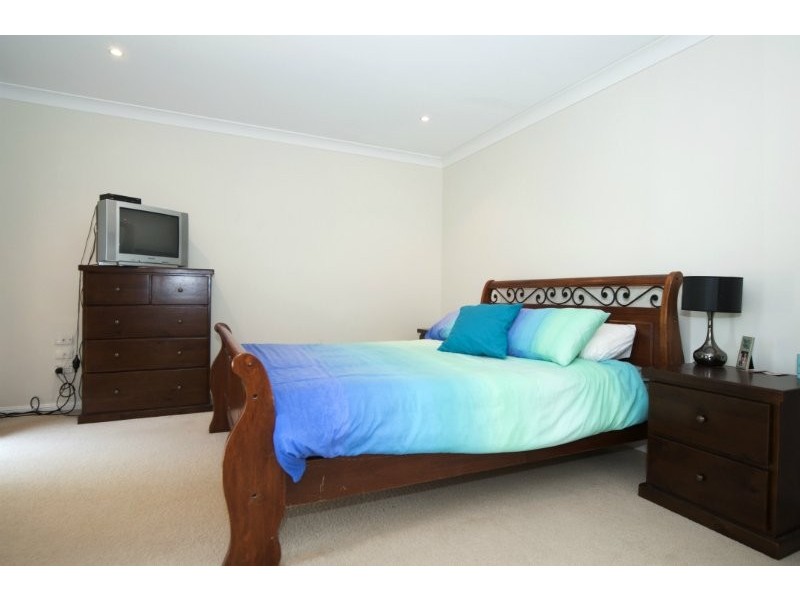 2 Putter Place, Arundel QLD 4214