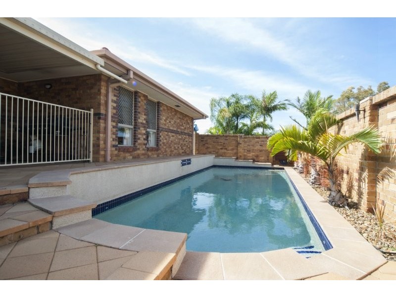 2 Putter Place, Arundel QLD 4214