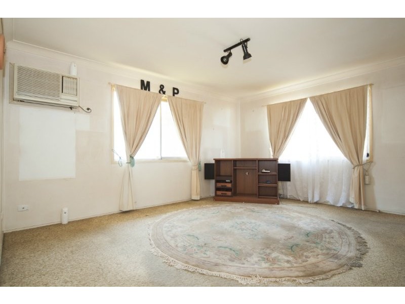 4 Serene Court, Arundel QLD 4214