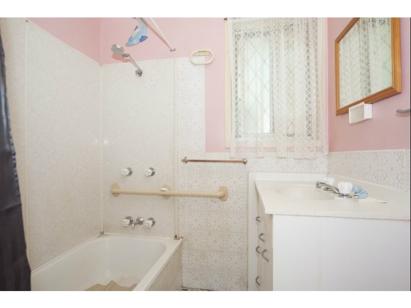 4 Serene Court, Arundel QLD 4214