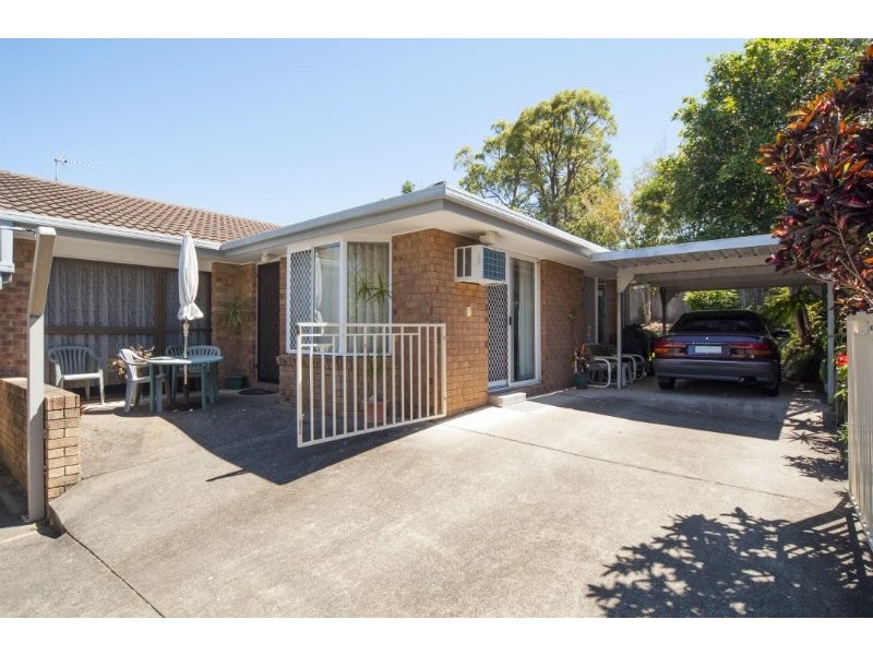 2/8 Webb Street, Labrador QLD 4215