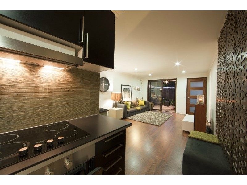 2/23 Botanical Drive, Labrador QLD 4215