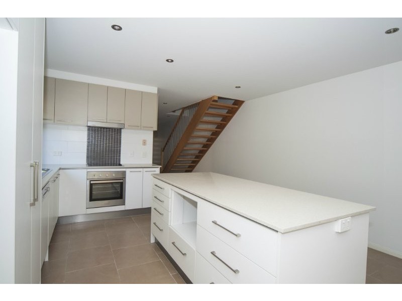 2/5 Ashton Street, Labrador QLD 4215