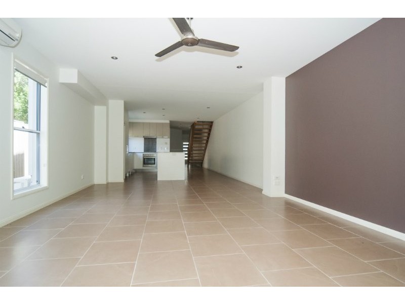 2/5 Ashton Street, Labrador QLD 4215