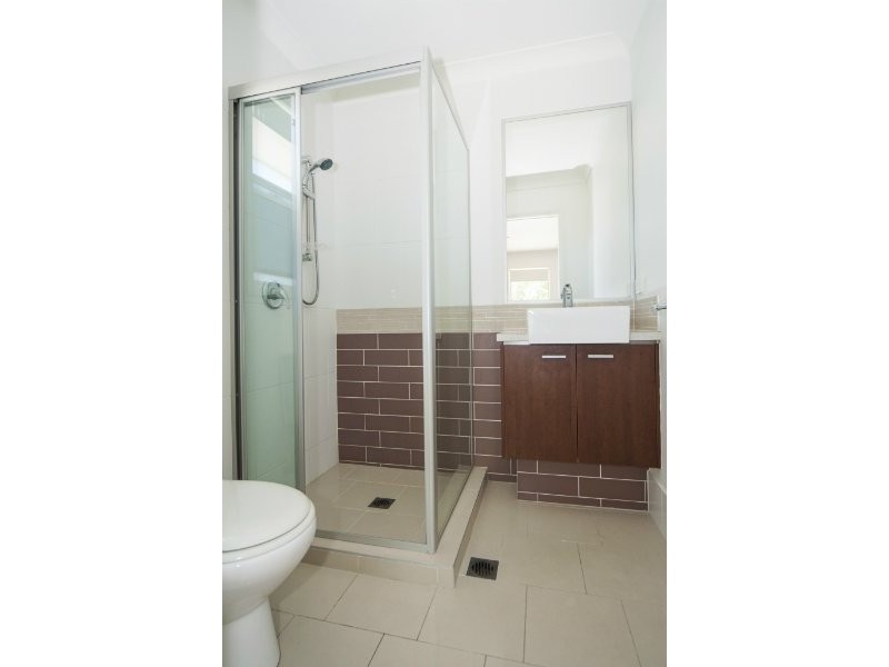 2/5 Ashton Street, Labrador QLD 4215