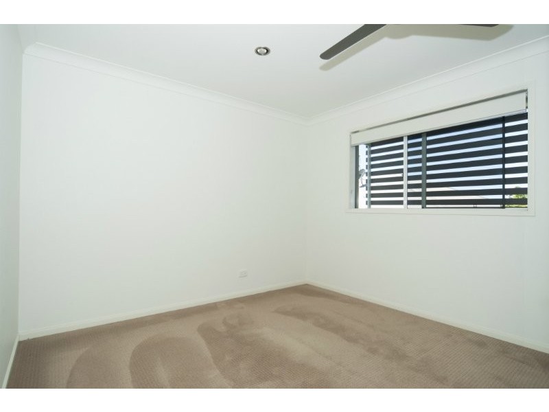 2/5 Ashton Street, Labrador QLD 4215