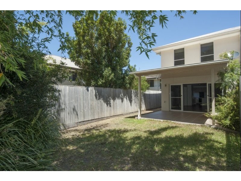 2/5 Ashton Street, Labrador QLD 4215