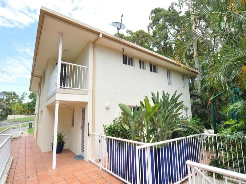 2/61 Imperial Parade, Labrador QLD 4215