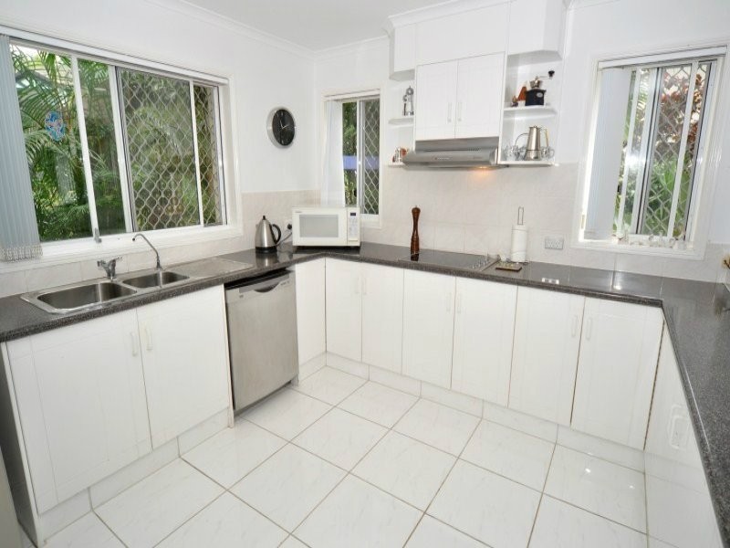 2/61 Imperial Parade, Labrador QLD 4215