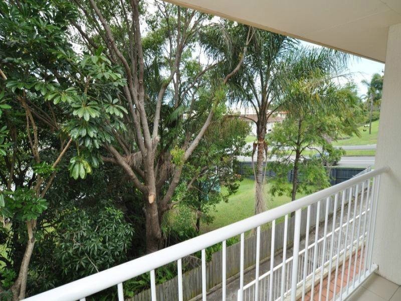 2/61 Imperial Parade, Labrador QLD 4215