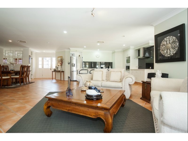 5 Orpington Court, Arundel QLD 4214