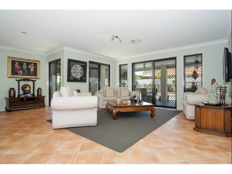 5 Orpington Court, Arundel QLD 4214